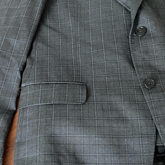 Beautiful Gucci suite sz.42 worn twice - Picture 6 of 10